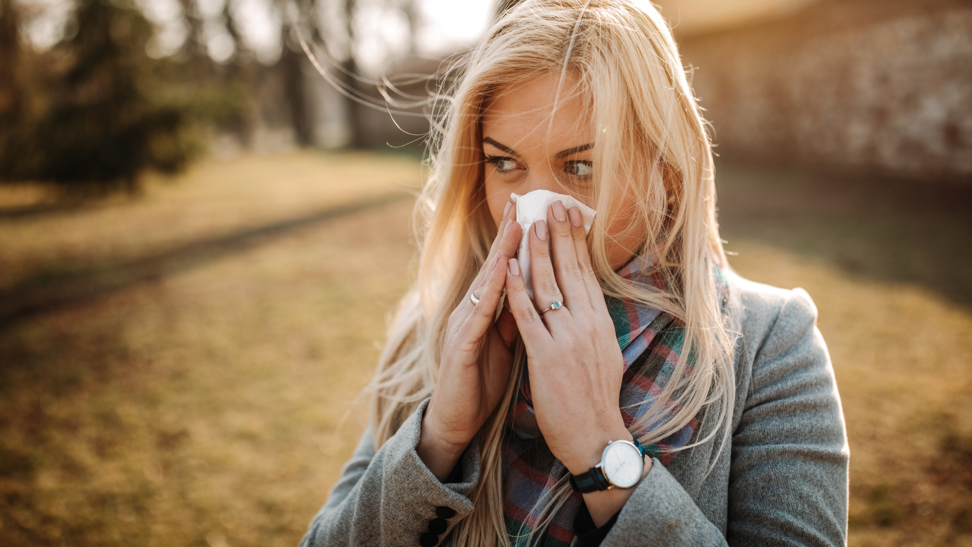 Fall Allergy Symptoms vs. Cold Symptoms: How to Tell the Difference
